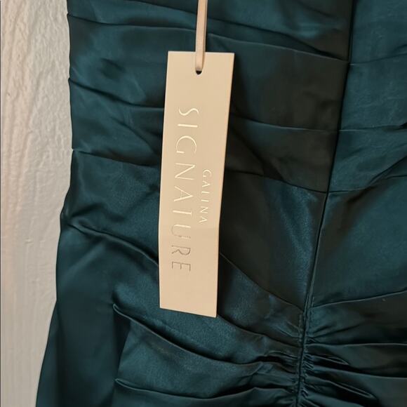 David's Bridal Galina Signature Strapless Charmeuse Dress Gem Green size 2 NWT - Picture 11 of 12
